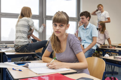 Meisje in schoolklas